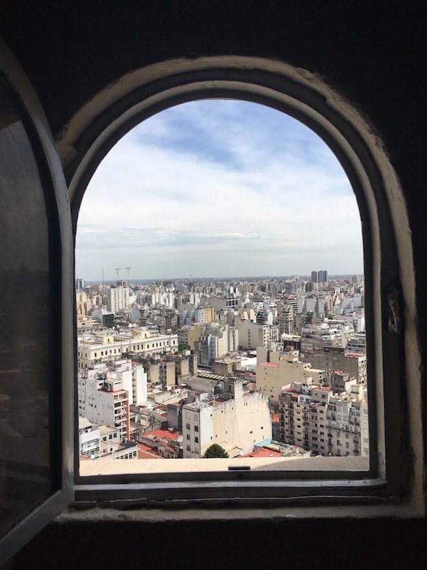 Palacio Barolo port hole window view of skyline