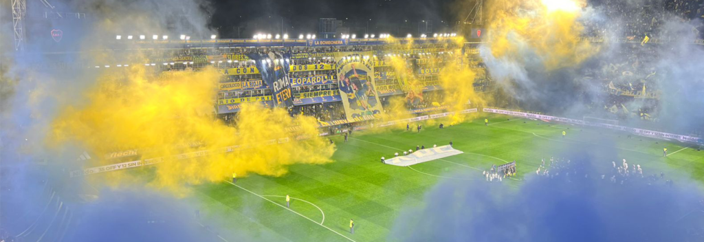 Ultras setting off smoke bombs at Boca Juniors stadium