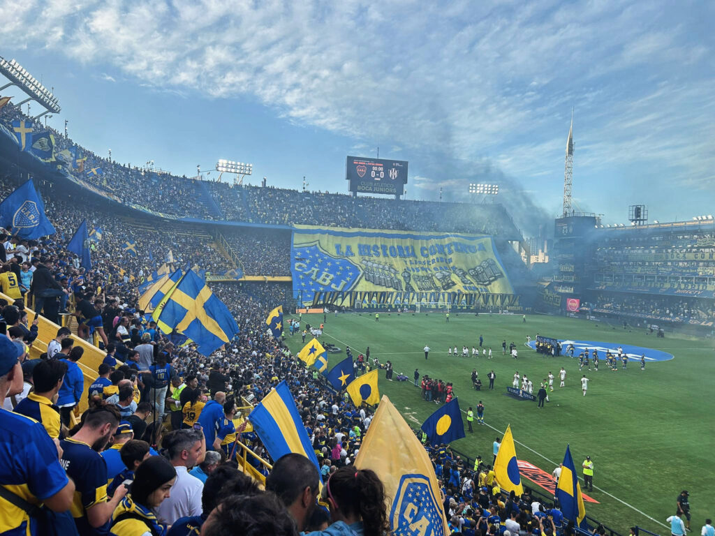 Boca Juniors fans welcoming their team at the Bombonera